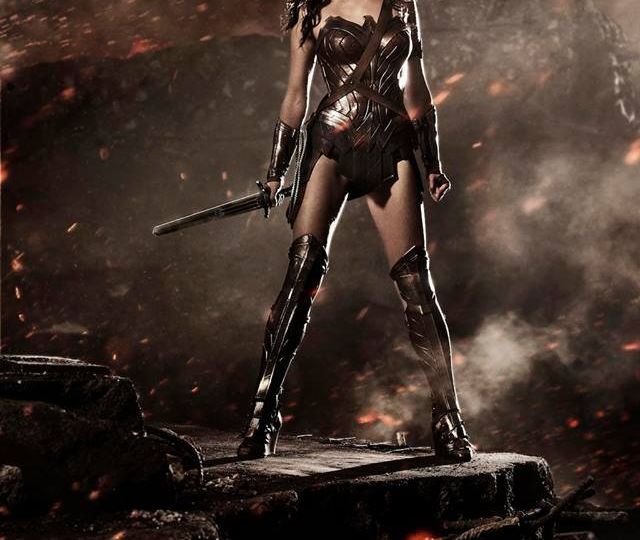 First Look Wonder Woman Costume
